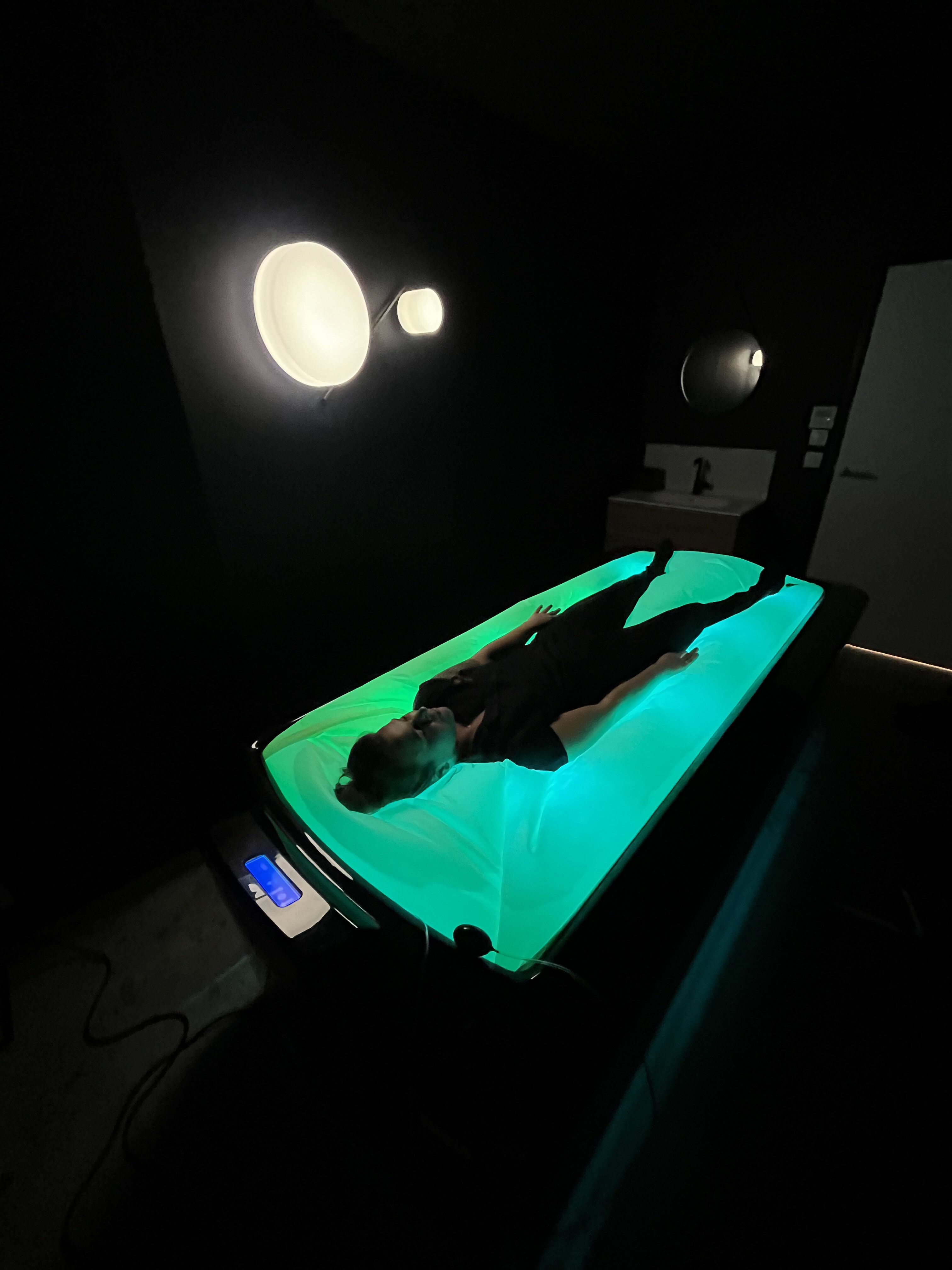 Lit Hydromassant image